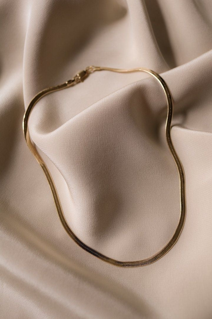 The Liquid Gold – Sleek Luxe Chain