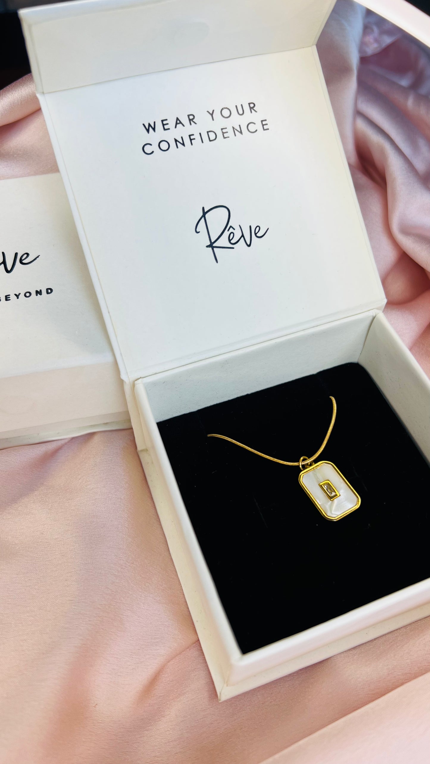 The Stillness Within – Gold & Pearl Pendant Necklace